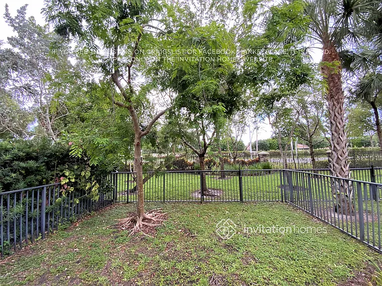 12762 Anthorne Ln — Photo 14