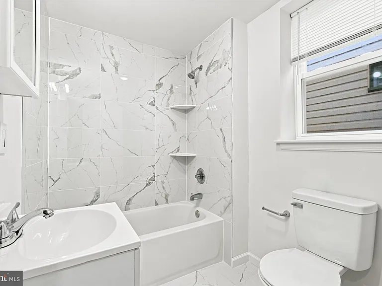 3238 N Woodstock St — Photo 10