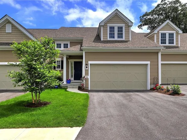 739 Championship Drive #739, Oxford, CT 06478