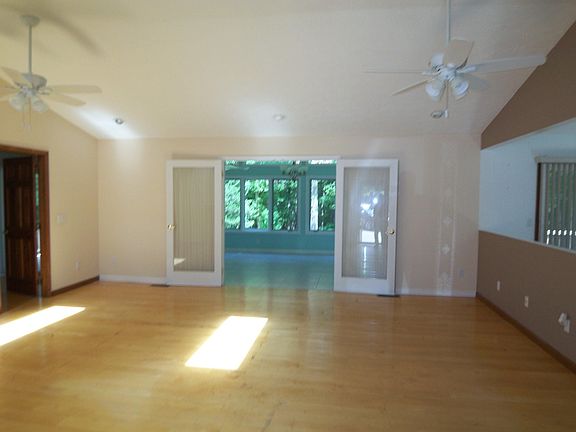 2nd image of 1413 Laurel Cir