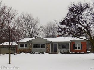 3790 Beach Rd, Troy, MI 48084