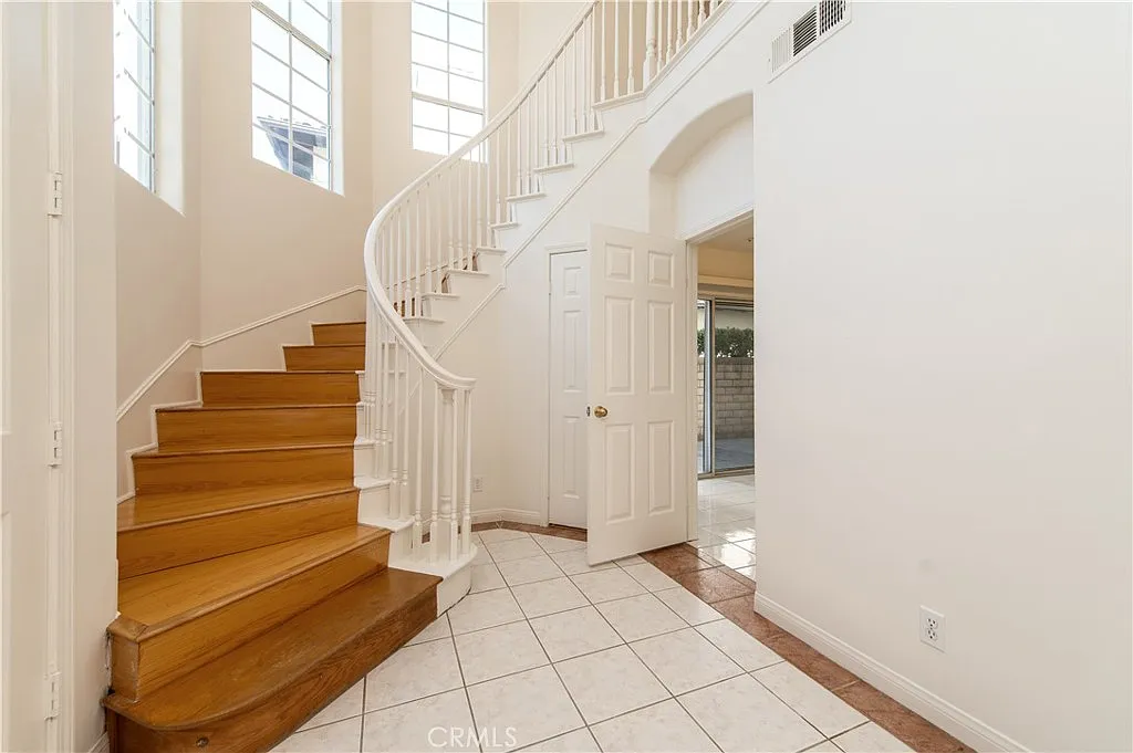3 bed, 2.5 bath, 2010 sqft, $4,700 — Photo 3