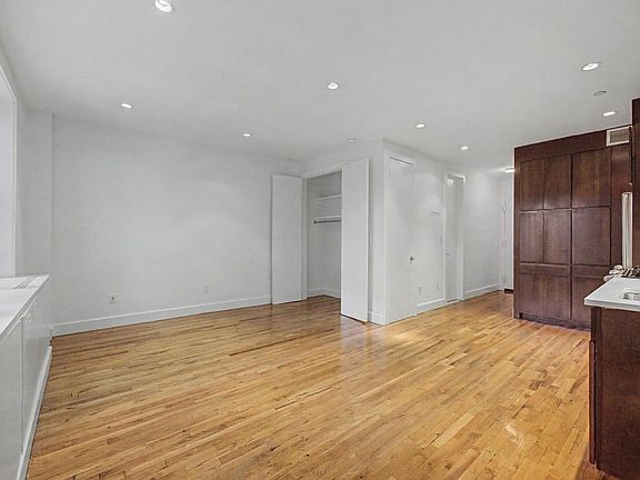 5th image of 156 Prince St APT 2B