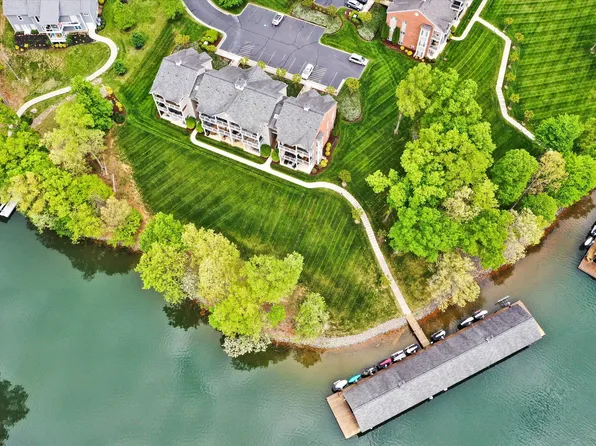 300 S Pointe Shore Dr, Moneta, VA 24121