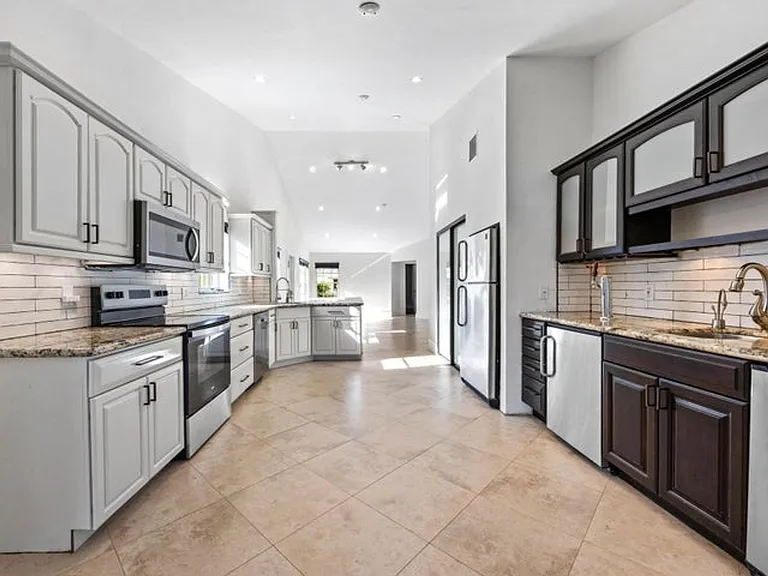 11110 SW 9th Pl — Photo 1