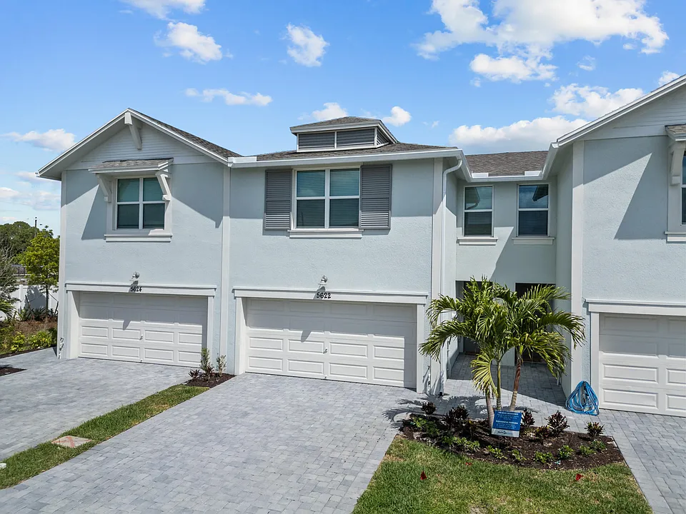 5622 SE Edgewater Cir