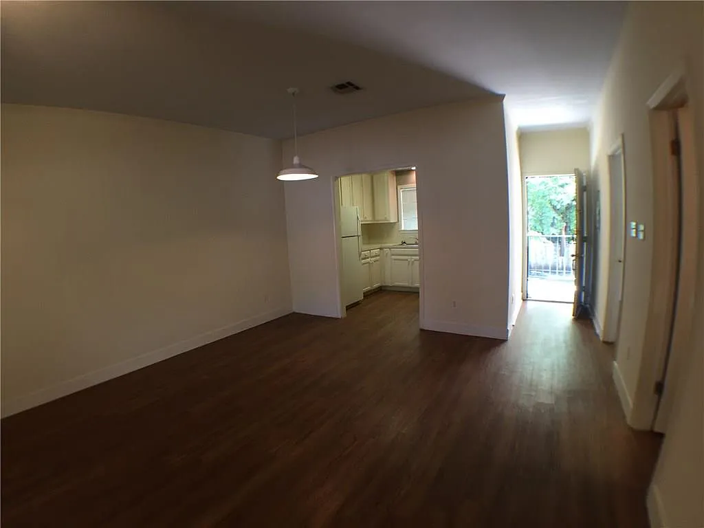 2 bed, 1.5 bath, 816 sqft, $1,395 — Photo 4
