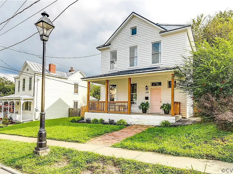 205 Poe St — Photo 5