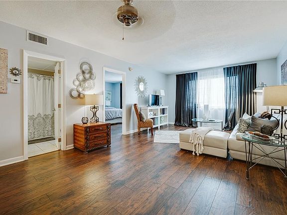 2nd image of 649 W Oakland Park Blvd APT 203A