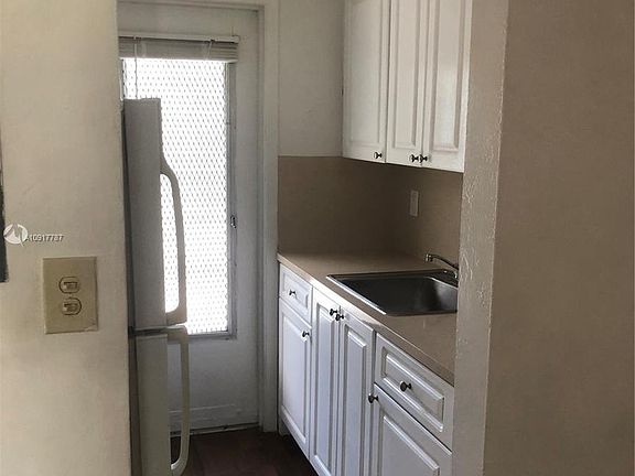 3rd image of 6265 Sunset Dr #B-8