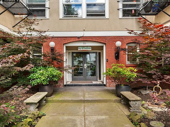 2nd image of 731 SW King Ave Unit 10