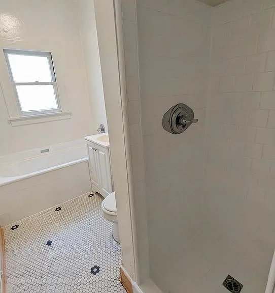 401 N Orange Grove Ave #8 — Photo 17