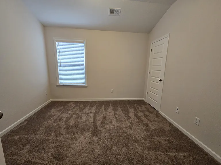 1063 Linsmore Ave — Photo 7