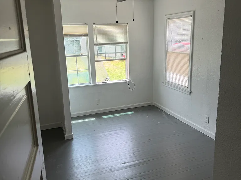 4026 Walker St — Photo 3