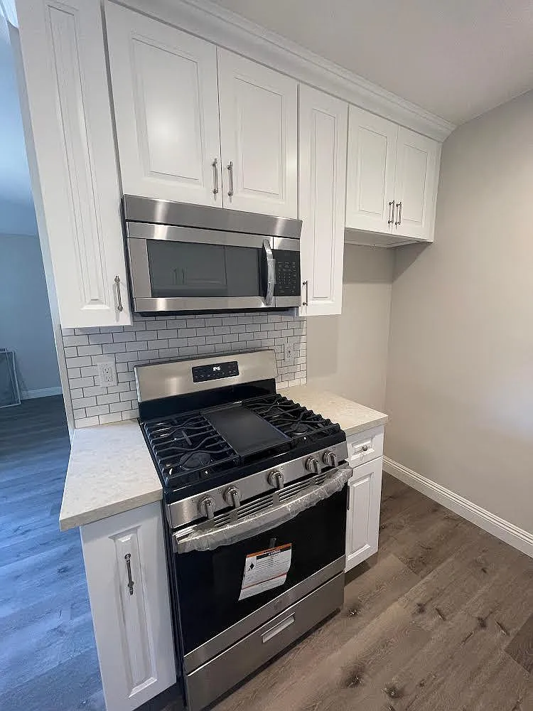 2360 Portland St — Photo 4