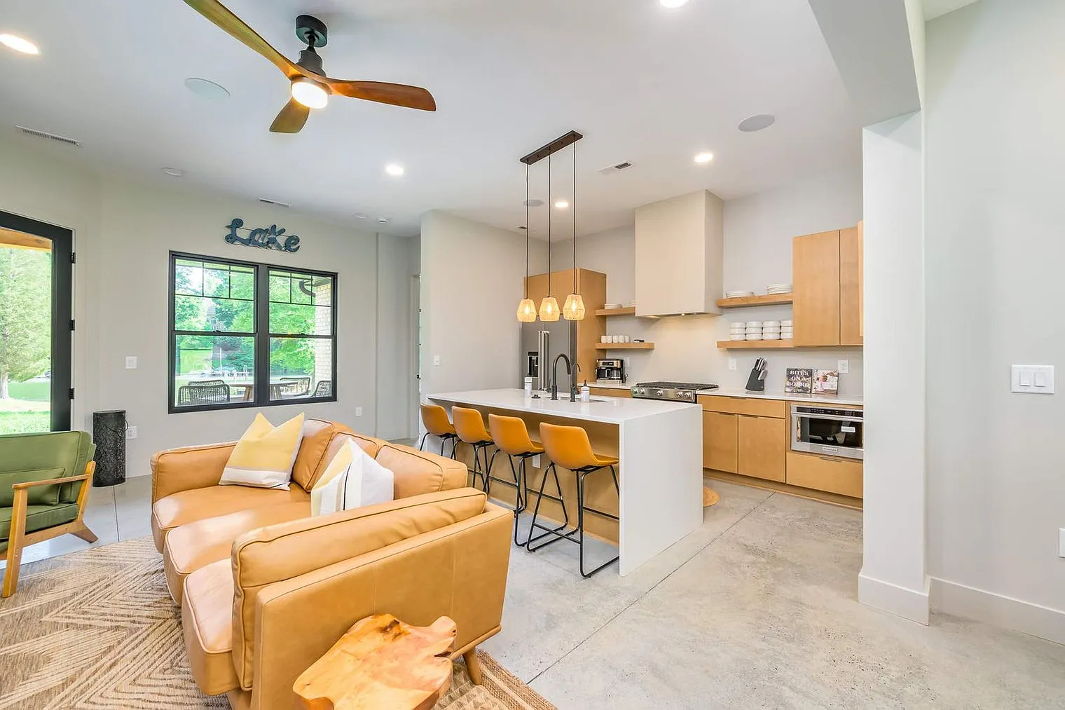 3 bed, 3.0 bath, 2497 sqft, $6,977 — Photo 3