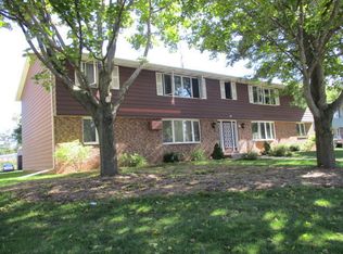 215 S 11th St APT A, Oostburg, WI 53070