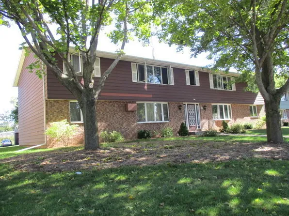 215 S 11th St APT A, Oostburg, WI 53070