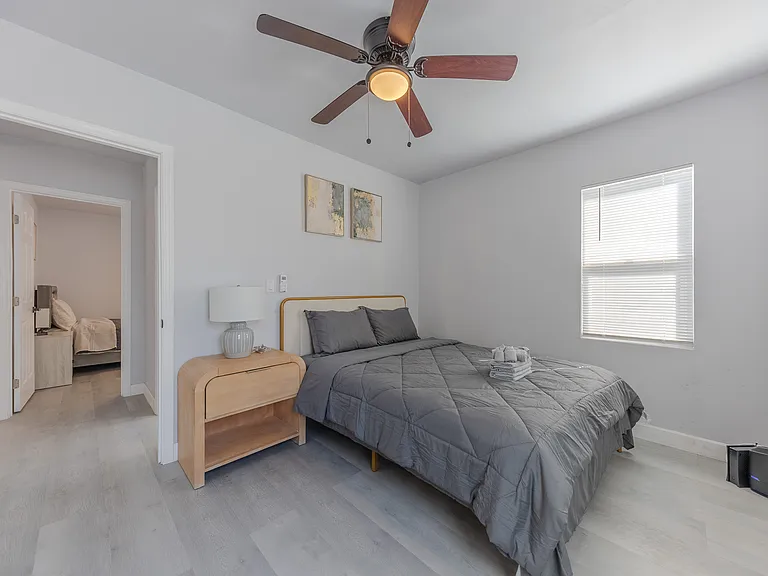 2461 Saint Pierre Ave — Photo 37