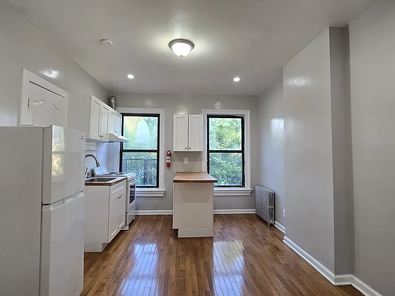 27 Wakeman Ave #3 — Photo 1