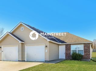 211 Golfview Dr, Pleasant Hill, MO 64080