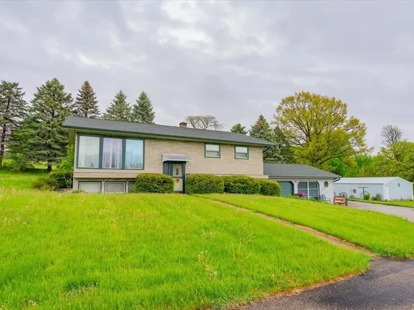 5440 Mary Lake Rd, Waunakee, WI 53597