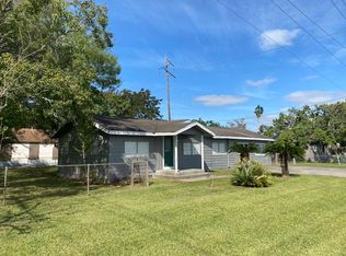 1302 N Avenue R, Freeport, TX 77541