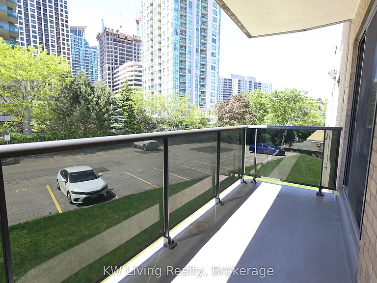 33 Central Pkwy W #203 — Photo 12