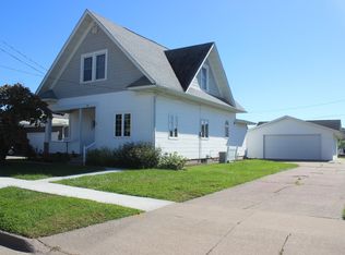 602 Park St, Bellevue, IA 52031