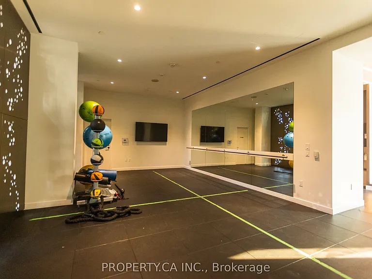 39 Roehampton Ave #4304 — Photo 14