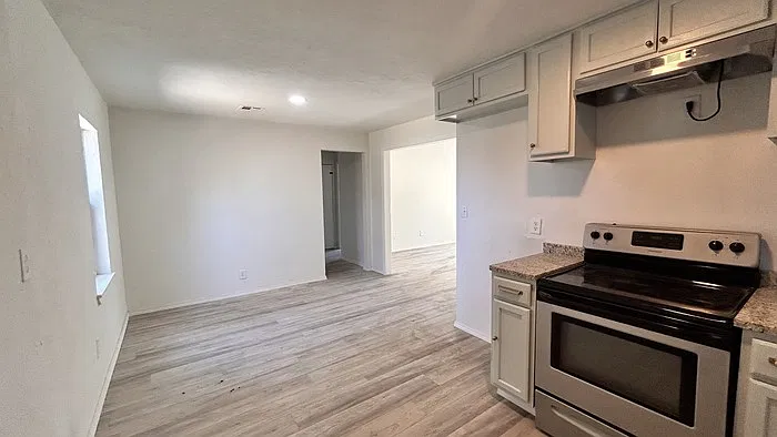 2 bed, 1.0 bath, 1021 sqft, $1,500 — Photo 3