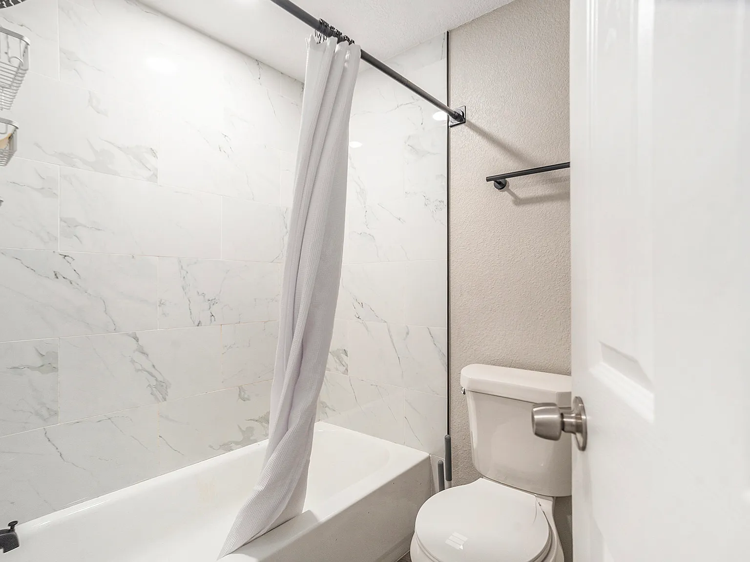 7 bed, 2321 sqft, $823 — Photo 4