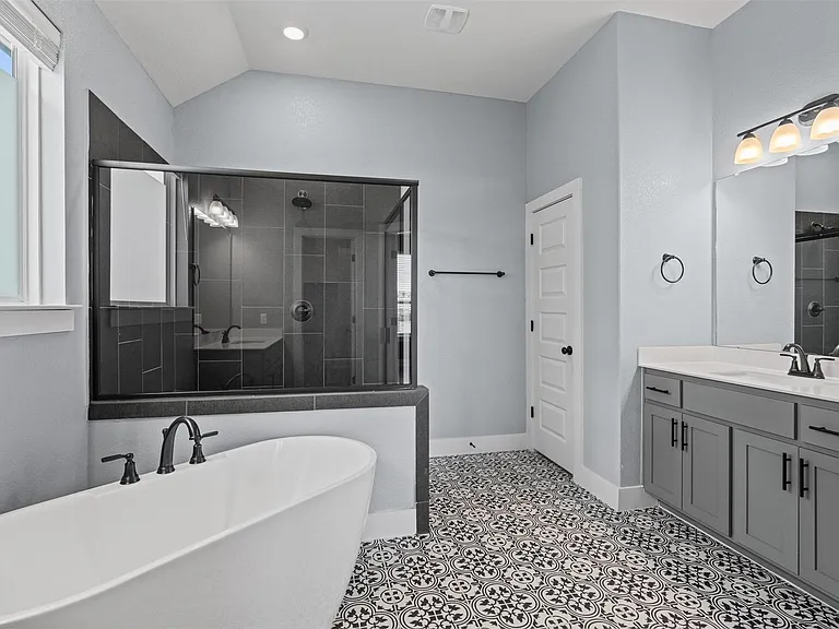 920 Hornsby Holw — Photo 16