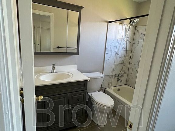 3rd image of 596 Beaufort Ct