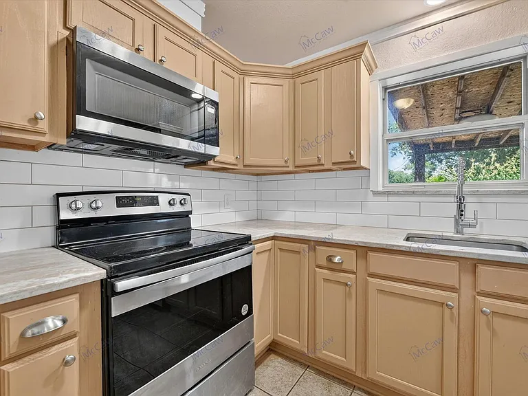 1901 Knoxville Dr — Photo 10