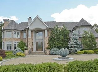18 Lafayette Dr, Livingston, NJ 07039