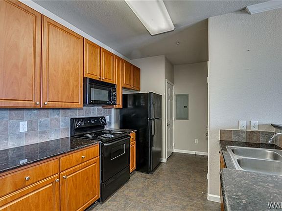 4th image of 600 13th St Unit 631
