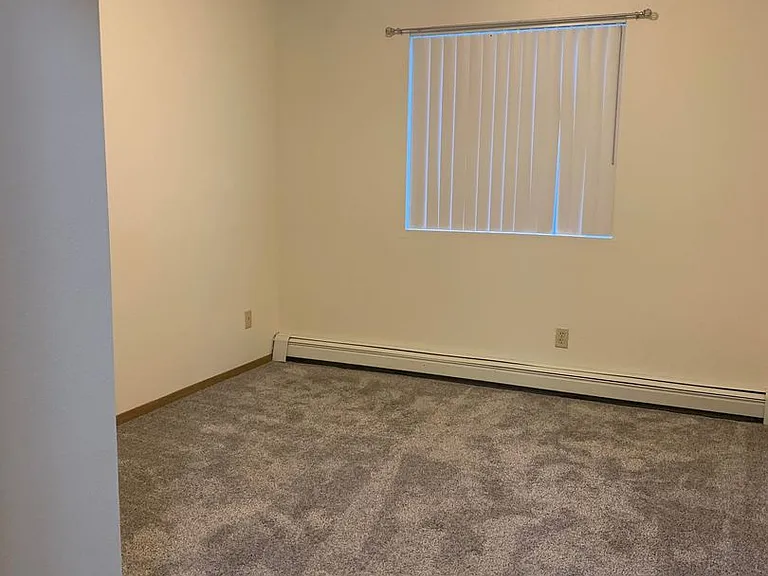 Dakota E & W Apartments — Photo 23