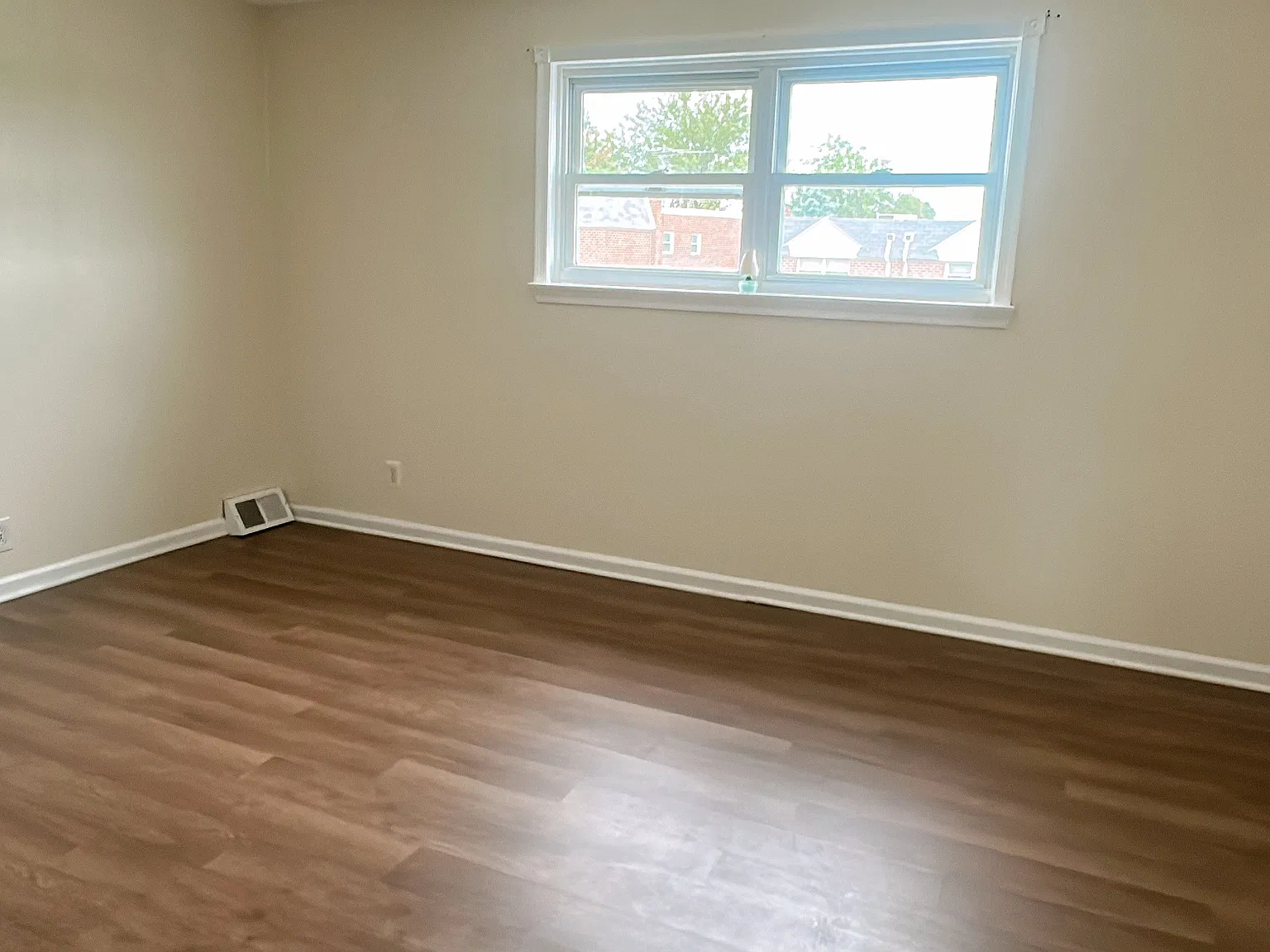 3 bed, 2.5 bath, 1354 sqft, $2,000 — Photo 4