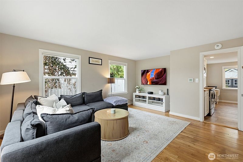 5th image of 3008 31st Avenue W