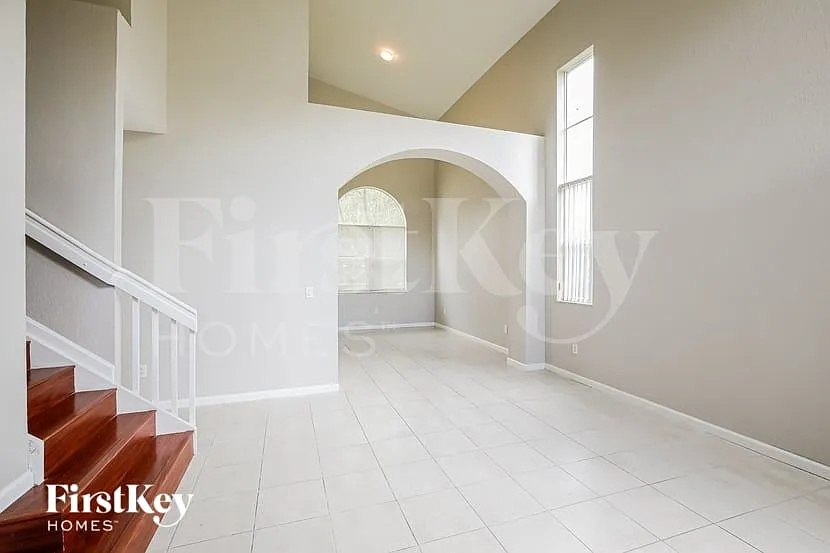5 bed, 3.0 bath, 2624 sqft, $3,970 — Photo 2