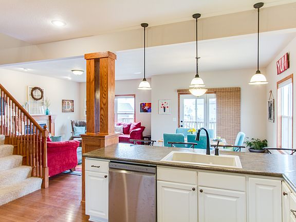 Counter space for 5 stools