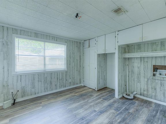 5th image of 323 Lakeview Dr
