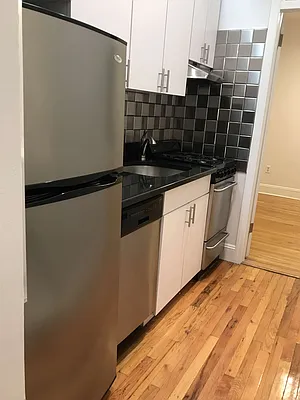 Rented by Metropolis Real Estate of Manhattan | media 23