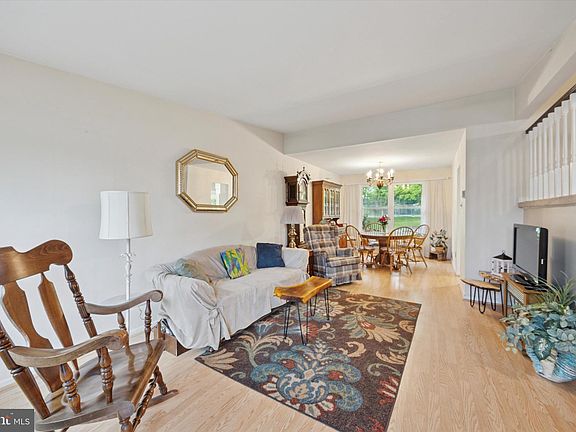 5th image of 35 King Charles Ln