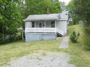 643 7th St NE, Pulaski, VA 24301
