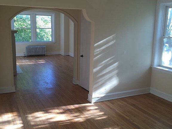 5th image of 6754 N Hermitage Ave