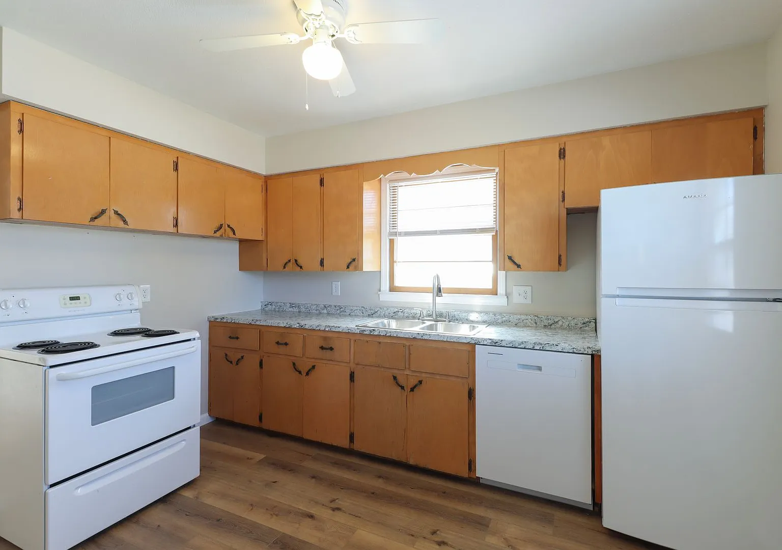 306 E Hwy 124 — Photo 3