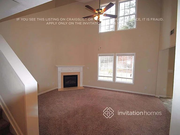1221 Pine Acre Dr — Photo 2