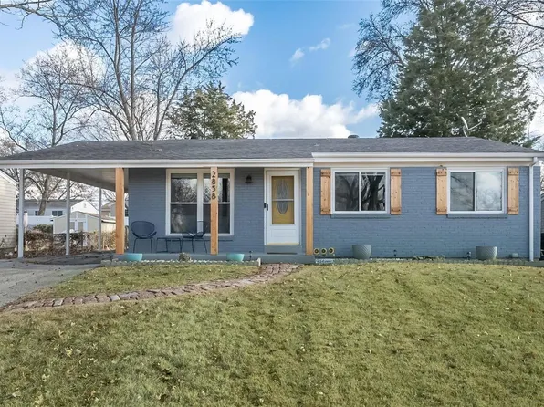 2858 Foxwood Dr, Maryland Heights, MO 63043